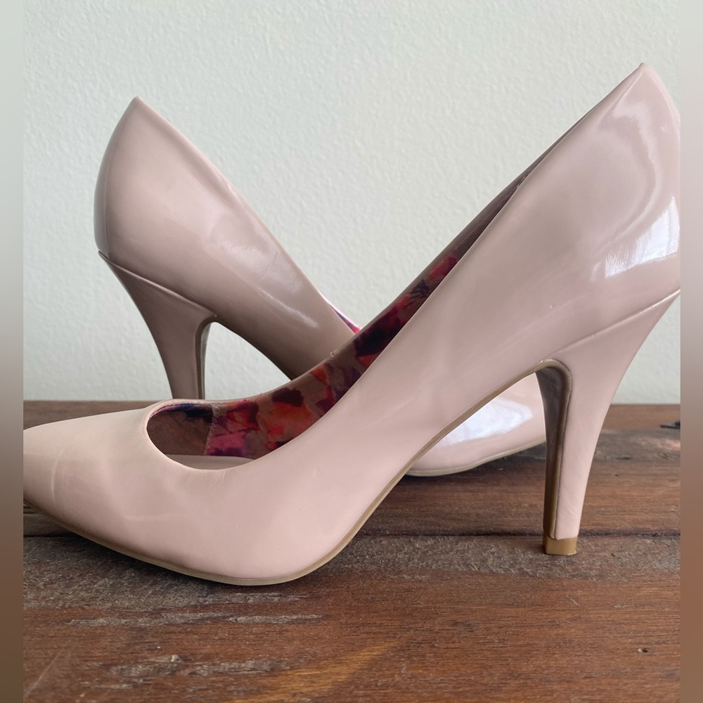 Fergalicious by Fergie Nude Heels. Size 8.5